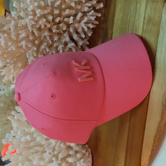 Michael Kors NWT - barbie pink 🩷 adjustable! NEVER WORN! - Picture 9 of 9